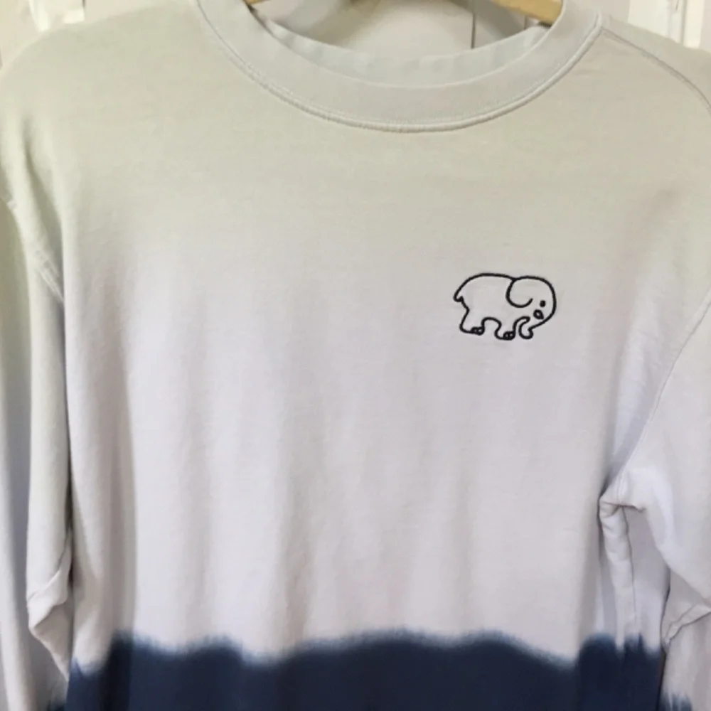 Ivory Ella White and Blue Organic Cotton Sweatshirt - Picture 3 of 13